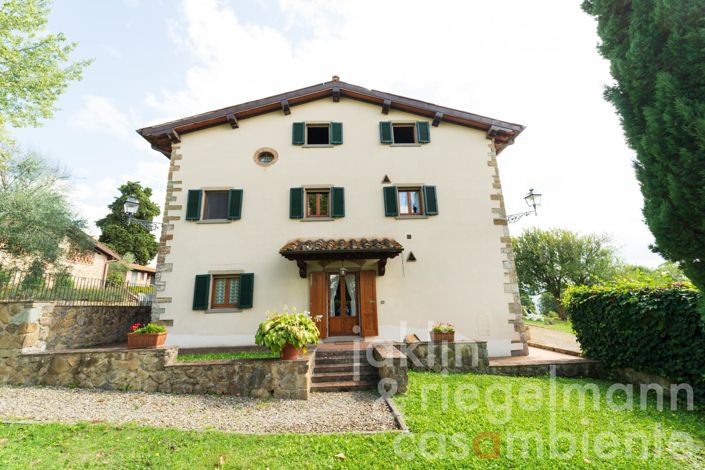 Image No.6-18 Bed Farmhouse for sale