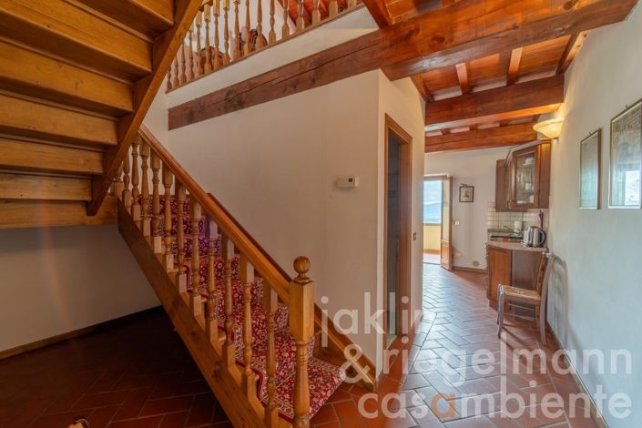 Image No.60-18 Bed Farmhouse for sale