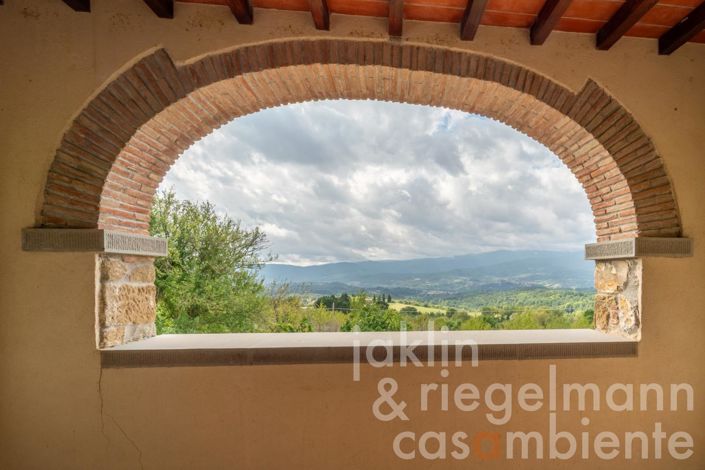 Image No.63-18 Bed Farmhouse for sale