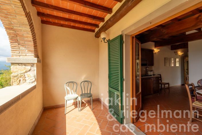 Image No.64-18 Bed Farmhouse for sale