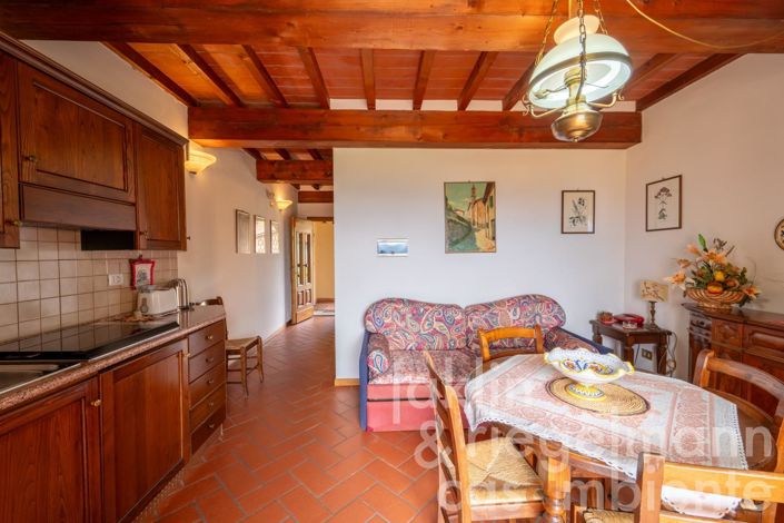 Image No.65-18 Bed Farmhouse for sale