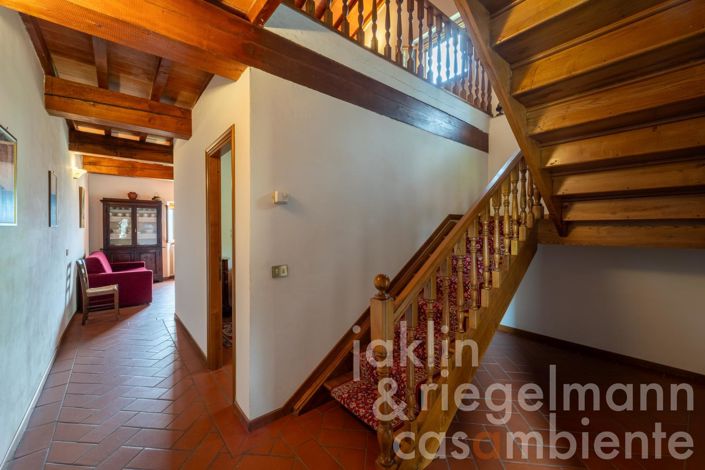 Image No.68-18 Bed Farmhouse for sale