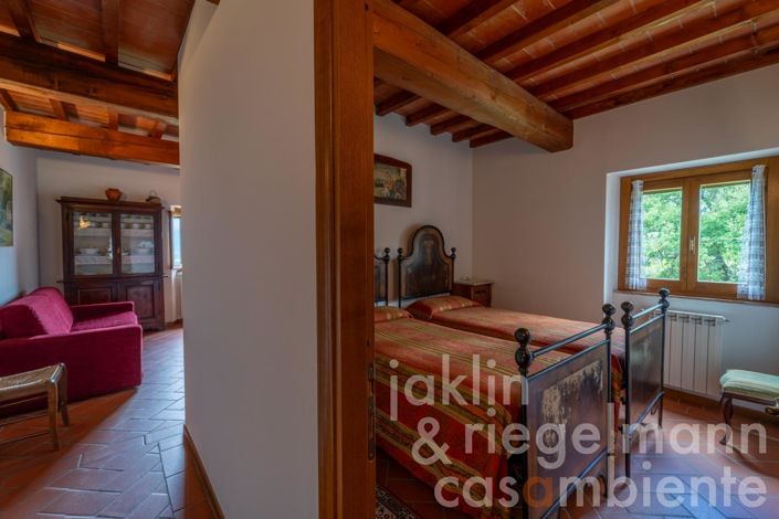 Image No.69-18 Bed Farmhouse for sale