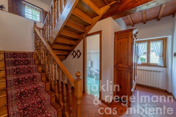 Image No.71-18 Bed Farmhouse for sale