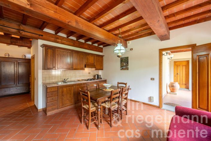 Image No.75-18 Bed Farmhouse for sale