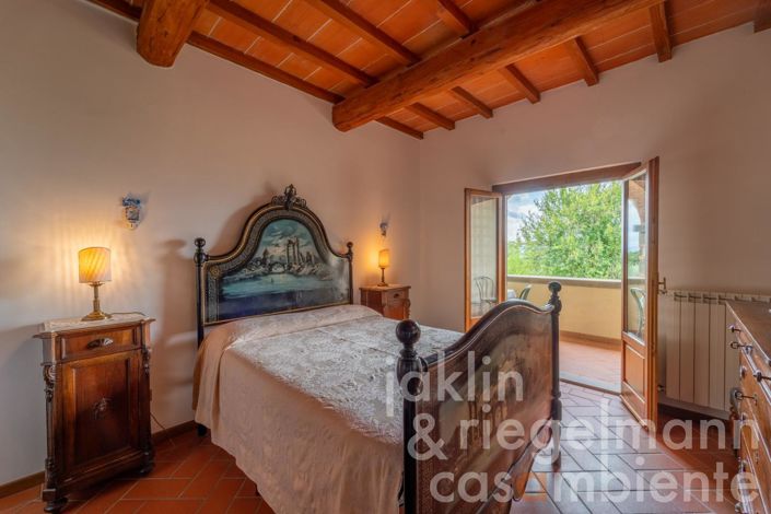 Image No.76-18 Bed Farmhouse for sale