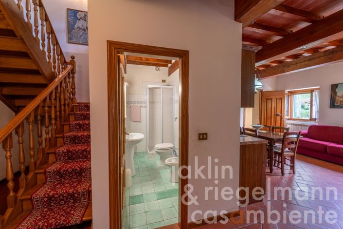 Image No.77-18 Bed Farmhouse for sale