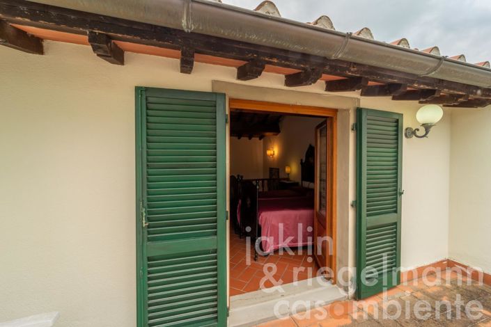 Image No.79-18 Bed Farmhouse for sale