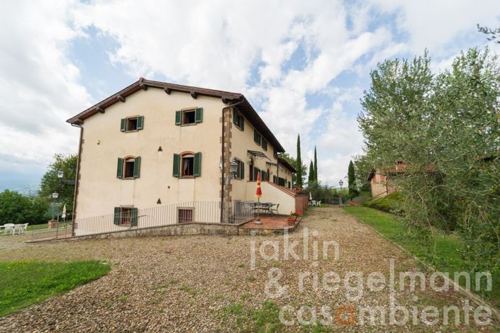 Image No.8-18 Bed Farmhouse for sale