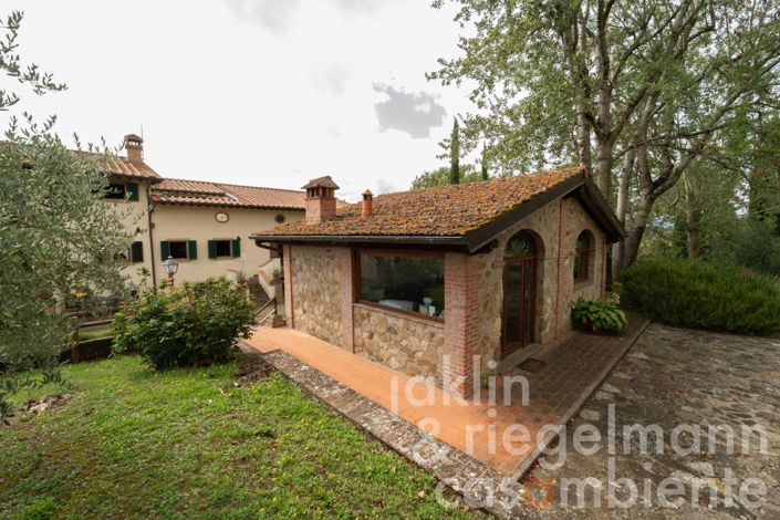 Image No.80-18 Bed Farmhouse for sale