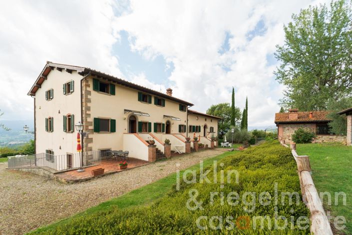 Image No.9-18 Bed Farmhouse for sale