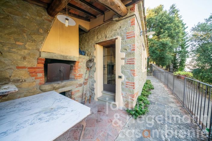 Image No.18-6 Bed Farmhouse for sale