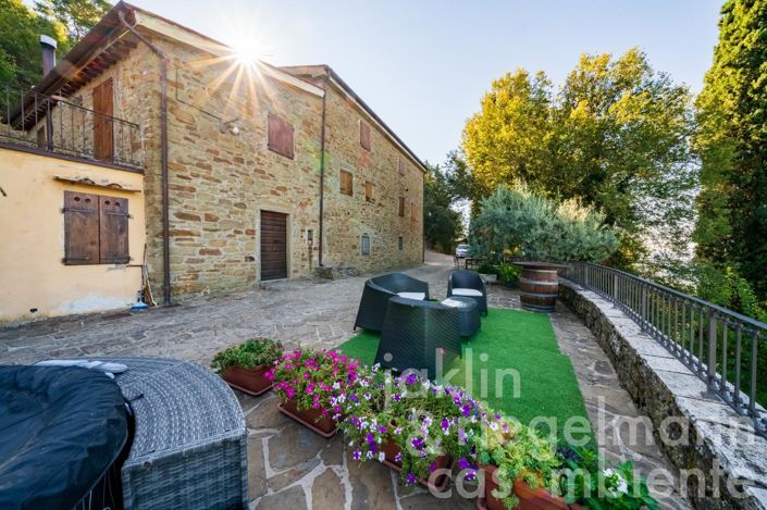 Image No.2-6 Bed Farmhouse for sale