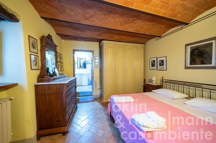 Image No.30-6 Bed Farmhouse for sale