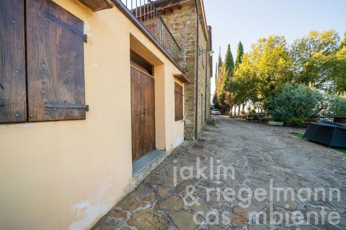 Image No.4-6 Bed Farmhouse for sale