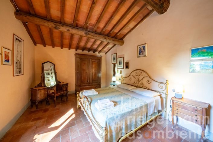 Image No.51-6 Bed Farmhouse for sale