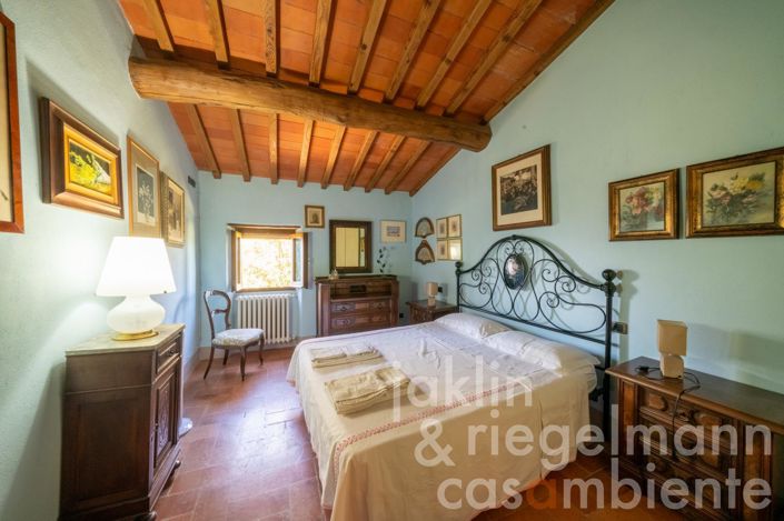 Image No.52-6 Bed Farmhouse for sale