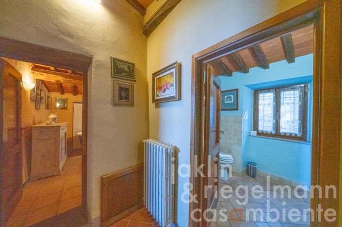 Image No.53-6 Bed Farmhouse for sale