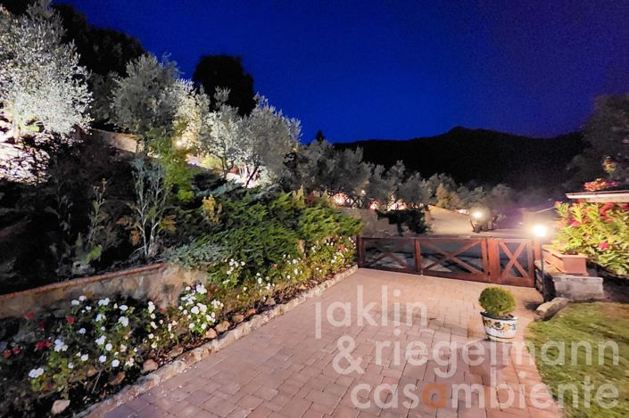 Image No.19-3 Bed Country House for sale