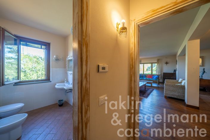 Image No.53-6 Bed Country House for sale