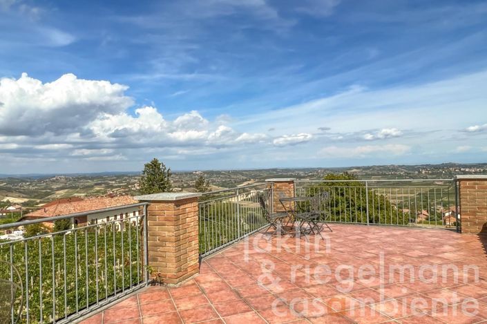 Image No.10-8 Bed House for sale