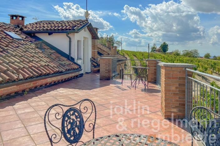 Image No.11-8 Bed House for sale