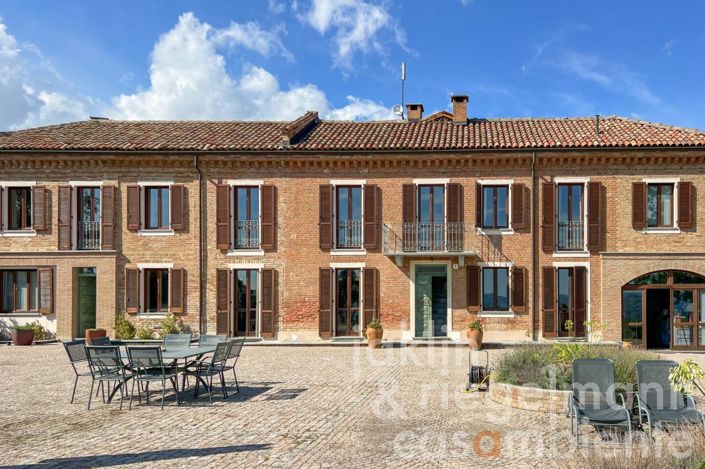 Image No.2-8 Bed House for sale