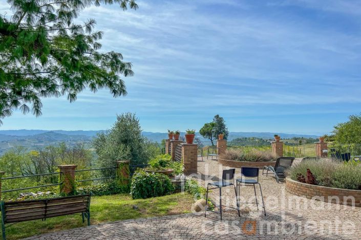 Image No.24-8 Bed House for sale