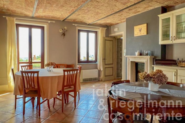 Image No.28-8 Bed House for sale