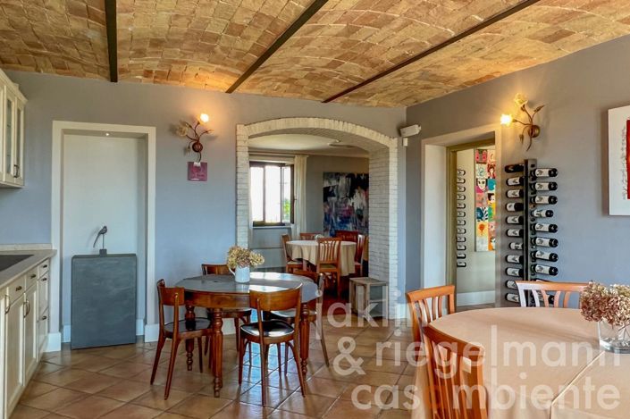 Image No.30-8 Bed House for sale