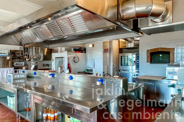 Image No.32-8 Bed House for sale