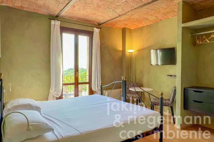 Image No.34-8 Bed House for sale