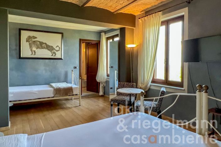 Image No.35-8 Bed House for sale