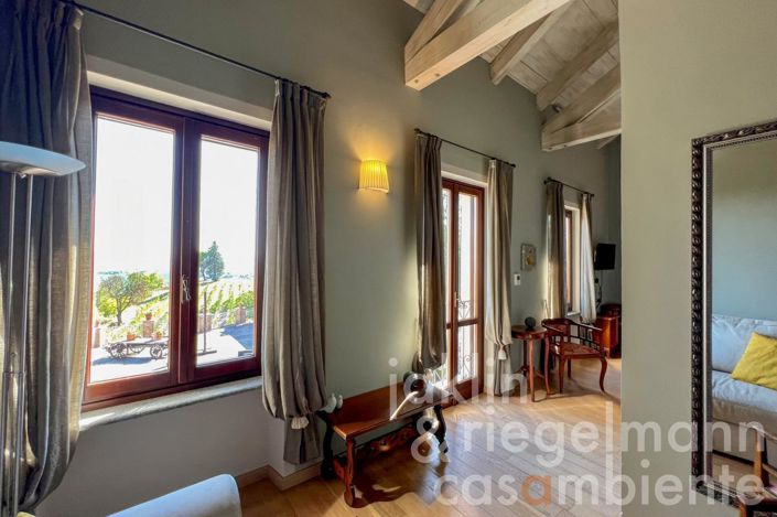 Image No.41-8 Bed House for sale