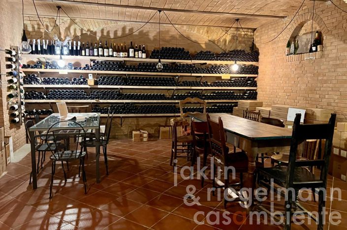 Image No.52-8 Bed House for sale