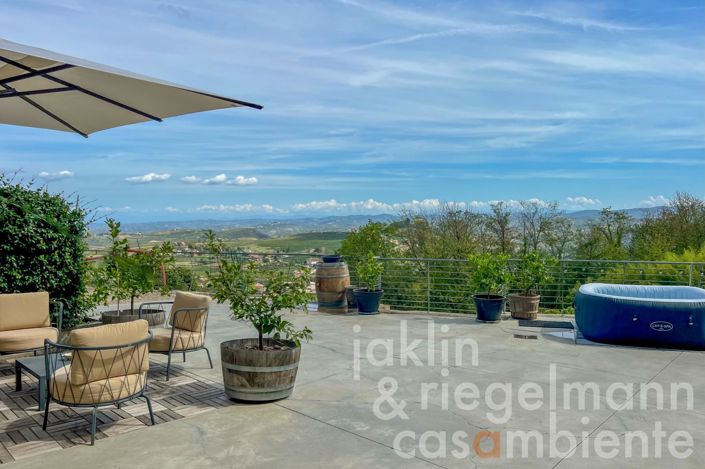 Image No.7-8 Bed House for sale