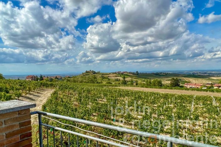 Image No.9-8 Bed House for sale