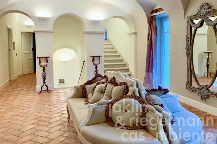 Image No.13-7 Bed Villa for sale