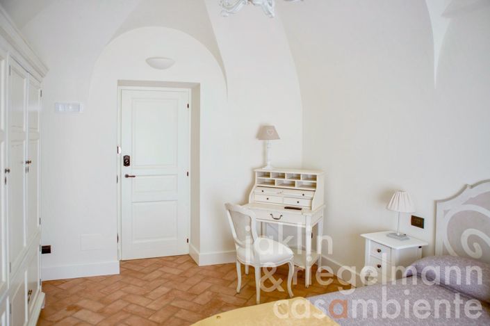 Image No.8-7 Bed Villa for sale