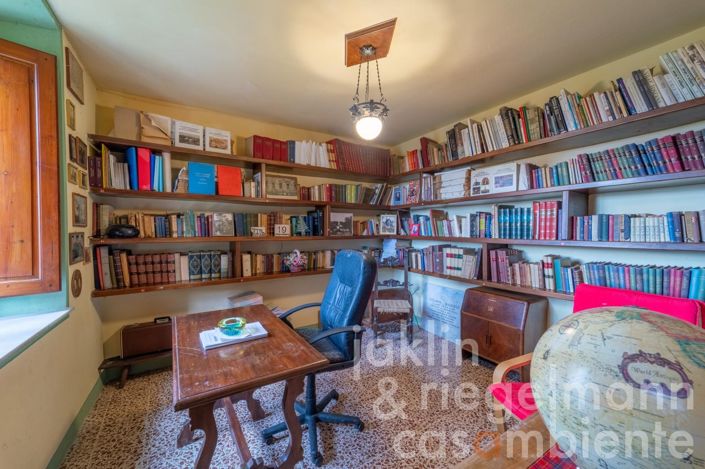 Image No.17-7 Bed Villa for sale