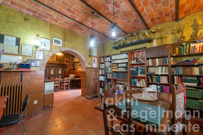 Image No.21-7 Bed Villa for sale