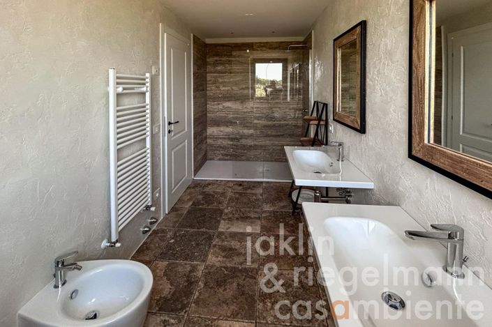 Image No.31-3 Bed Country House for sale