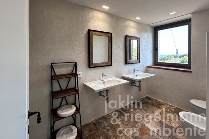 Image No.32-3 Bed Country House for sale