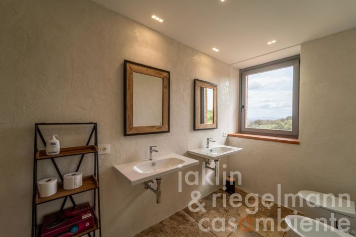 Image No.41-3 Bed Country House for sale