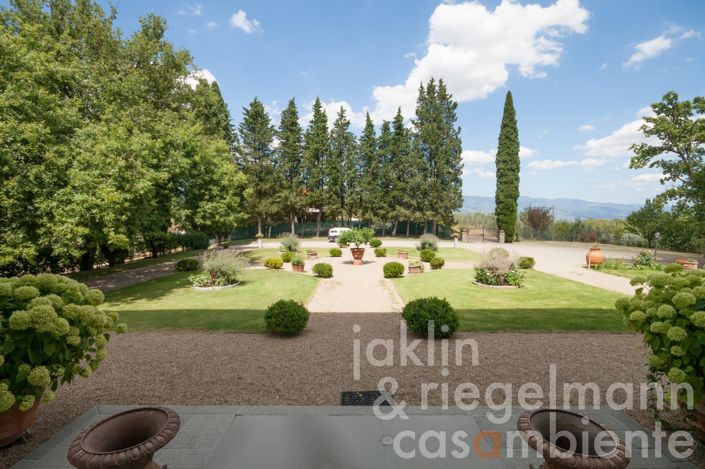 Image No.10-9 Bed Villa for sale