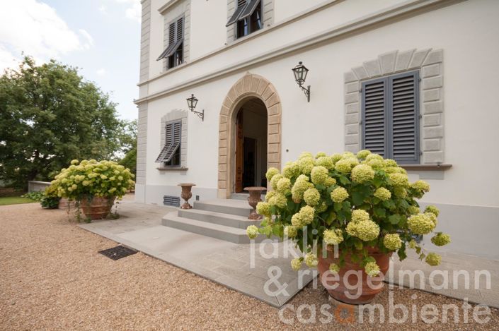 Image No.17-9 Bed Villa for sale