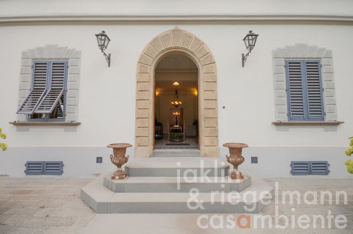 Image No.18-9 Bed Villa for sale