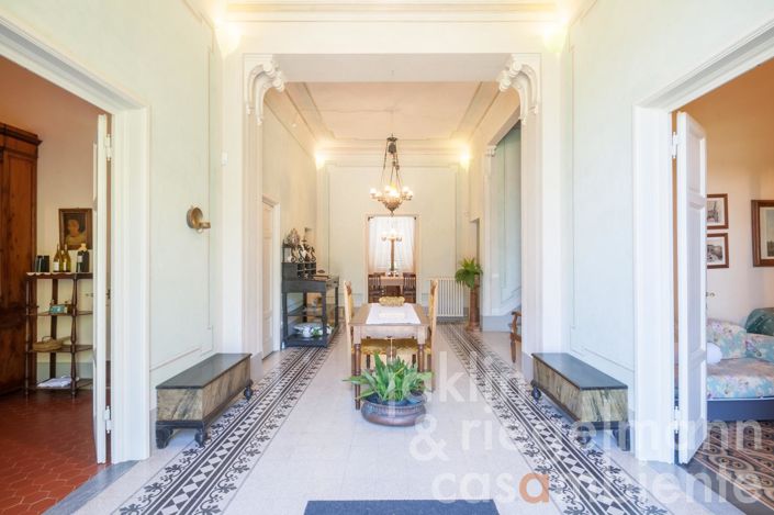 Image No.19-9 Bed Villa for sale