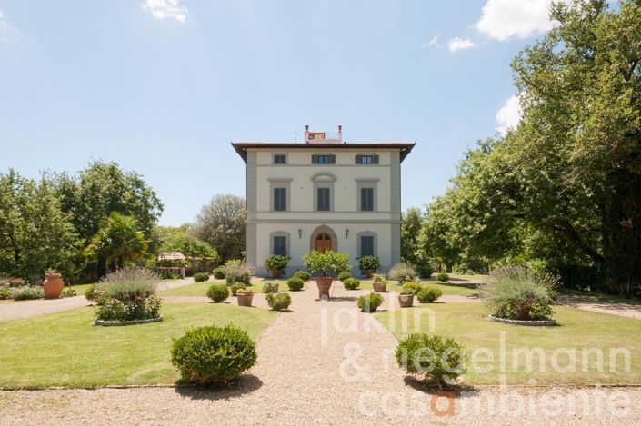 Image No.2-9 Bed Villa for sale