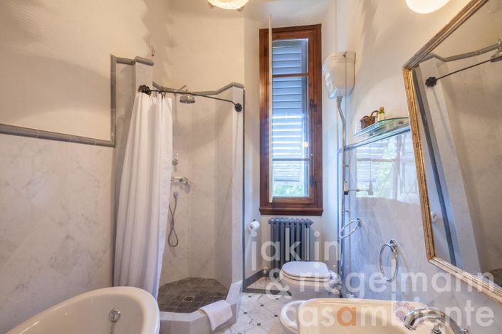 Image No.30-9 Bed Villa for sale